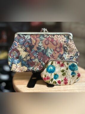 Vintage Floral Tapestry Kisslock Clutch Bag with Matching Coin Purse